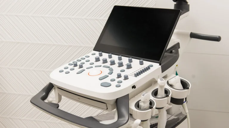 Aparat ultrasonograficzny w gabinecie Kliniki VETKA